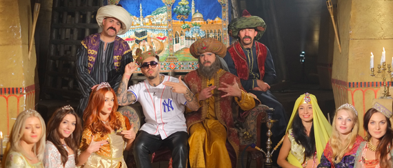 Alex Velea vine la Cronica Cârcotaşilor pentru a se întâlni cu Suleyman Magnificul