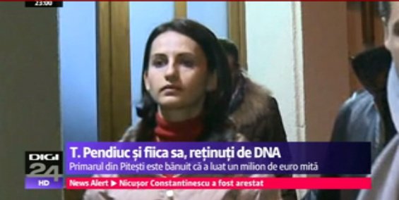 O fostă realizatoare TVR, fiică a primarului din Piteşti, a fost reţinută pentru complicitate la luare de mită