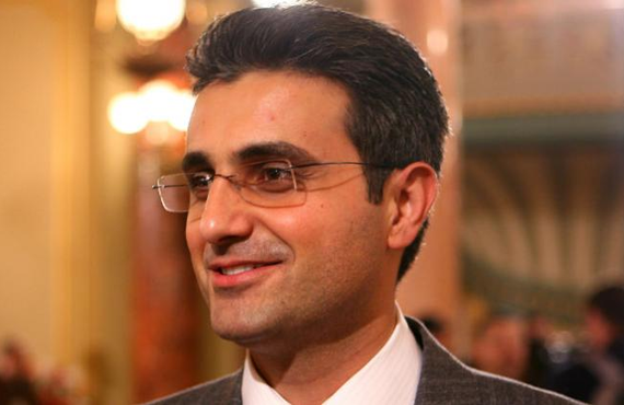 Naşul TV, cu Robert Turcescu, se alătură televiziunilor de ştiri care intră în campania pentru turul doi al alegerilor prezidenţiale