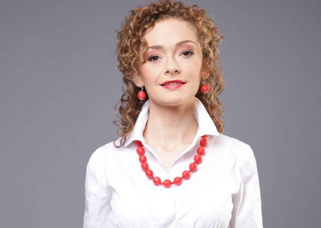 Andreea Fried, soţia consultantului de programe al Prima TV, se întoarce la Focus 18. Melania Medeleanu trece la un jurnal special Focus – Din inimă pentru România