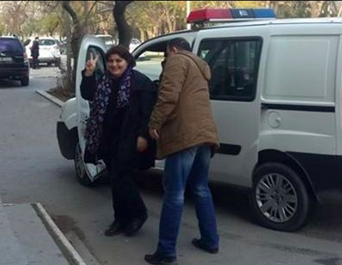 O jurnalistă din Azerbaijan a fost reţinută pentru două luni din cauza unei presupuse instigări la suicid. Ziarista este ţinta unor şantaje şi hărţuiri din partea autorităţilor locale