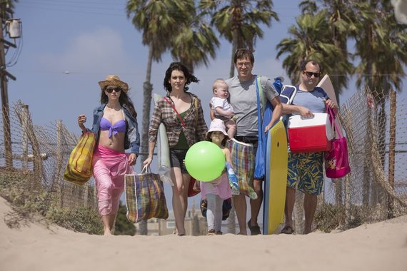 Sub acelaşi acoperiş, o nouă producţie originală HBO, are premiera luni
