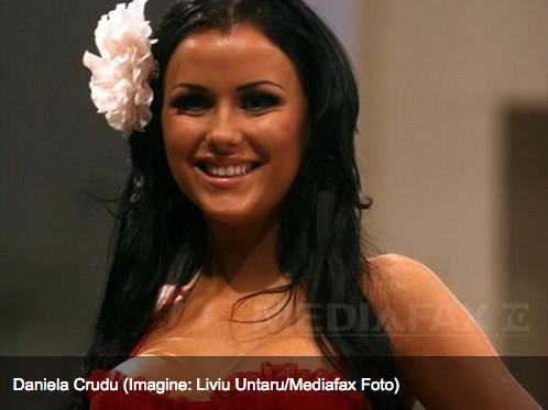 Asistente TV, audiate într-un dosar de proxenetism. Daniela Crudu şi Mădălina Pamfile, aduse la Poliţie. Şase femei, reţinute