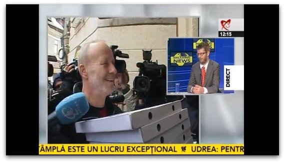 Andrei Gheorghe a venit cu pizza la DNA, unde Elena Udrea dădea declaraţii în dosarul Microsoft
