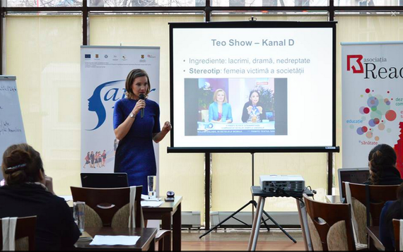 FOTO. Melania Medeleanu, despre televiziune: "Ion Cristoiu şi Sergiu Toader, dar şi alţi oameni cu care m-am intersectat, m-au ajutat să ies din stereotipul cititoarei de prompter"