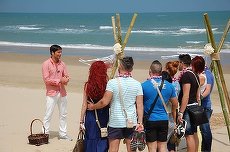 GALERIE FOTO. Antena 1 lansează în această primăvară Temptation Island, emisiune filmată în Thailanda, cu Radu Vâlcan prezentator