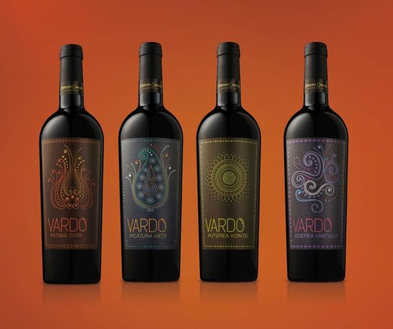 FOTO. Agenţia Vitrina Advertising, premiată pentru ambalajele vinurilor Vardo