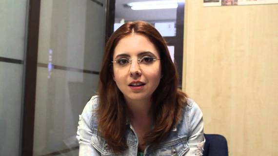 Prezentatoarea Aura Poteraşu pleacă de la postul public şi din presă. A fost martor într-un dosar de proxenetism