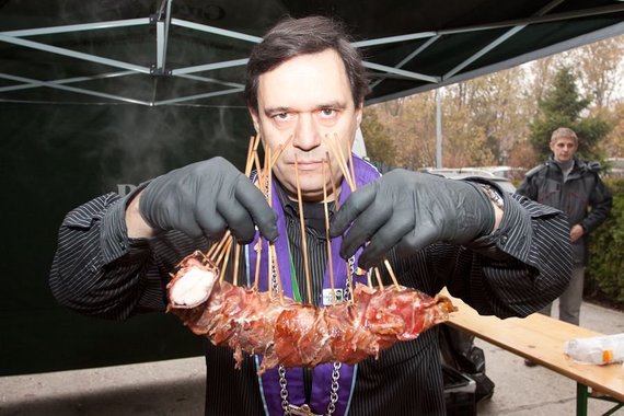 Jurnalistul Dan-Silviu Boerescu, fost Tabu, îşi lansează o revistă glossy de la 1 iunie. Noul titlu, editat de grupul Integral, unde e şi director editorial