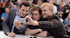 Probleme cu pozele "selfie" la Cannes. Conducerea festivalului le consideră „ridicole şi groteşti