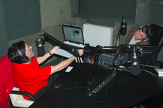 Posturile mici de radio cer CNA să oblige staţiile mari la mai mult program local