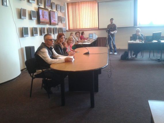 CNA. Cârcotaşii au adus la CNA „Manifestul pentru o televiziune fără mizerii”, o petiţie cu 27.000 de semnături