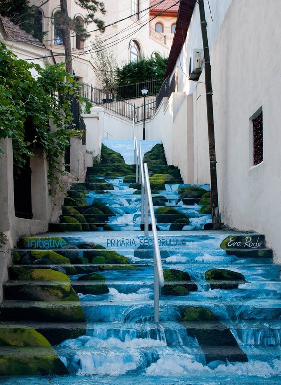 Scările de pe strada Xenofon, pictate într-un proiect al agenţiei Initiative