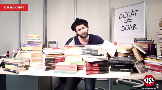 VIDEO. Alina Eremia, Smiley, Andra, Connect-R şi Puya dau lecţii de gramatică într-o nouă melodie pentru Kiss FM: Gramatica e sexy