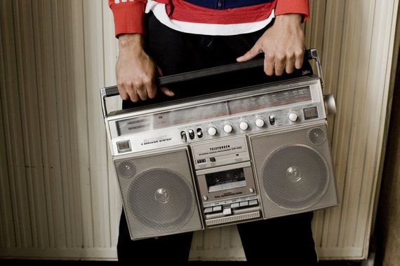 CNA organizează din 17 noiembrie un concurs de acordare a mai multor licenţe radio, printre care şi unele care au aparţinut Guerrilla. LISTA frecvenţelor disponibile