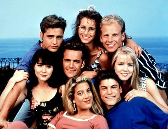 VIDEO. Serialul Beverly Hills 90210 a împlinit 25 de ani de la lansare. Cum arăta primul episod