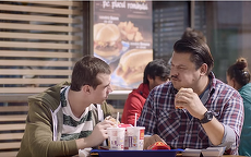VIDEO - SpotON. Mihai Mărgineanu cântă într-un spot pentru Penny, Bobonete promovează sandvişul cu cârnaţi de la McDonald's, iar Simona Halep, vedetă într-un spot emoţionant la Vodafone