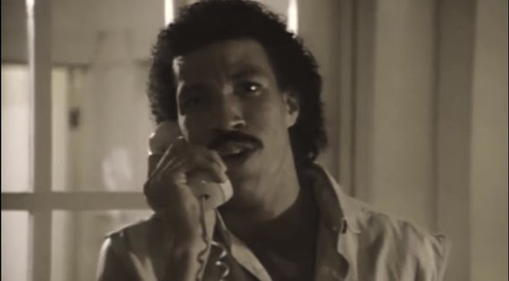PARODIE. Piesa „Hello” a lui Adele, faţă în faţă cu cea a lui Lionel Richie din 1984
