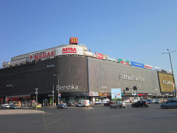 Firma care deţine România liberă îşi schimbă sediul social la magazinul Unirea