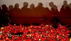 Familiile unor victime ale tragediei din Colectiv fac apel la decenţă şi discreţie