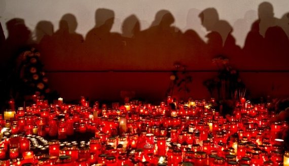 Familiile unor victime ale tragediei din Colectiv fac apel la decenţă şi discreţie