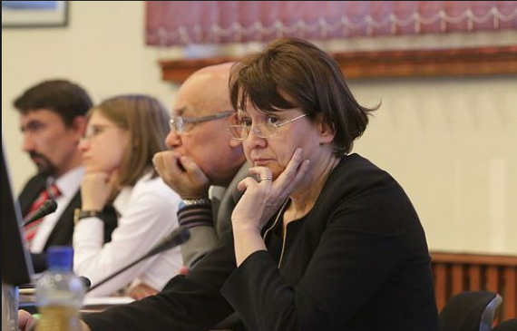 Opt membri ai CNA cer Parlamentului revocarea din funcţie a preşedintelui Laura Georgescu