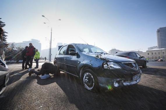 Un fost angajat de la Realitatea TV a intrat cu maşina în gardul Guvernului