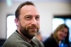 Fondatorul Wikipedia vine în România la conferinţele McCann / Thiess
