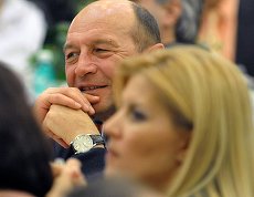 RAPORT. Udrea şi Băsescu, cei mai criticaţi. Iohannis şi Dragnea, cei mai lăudaţi