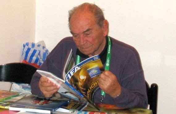 A murit jurnalistul care redacta buletinul de ştiri sportive al Europei libere