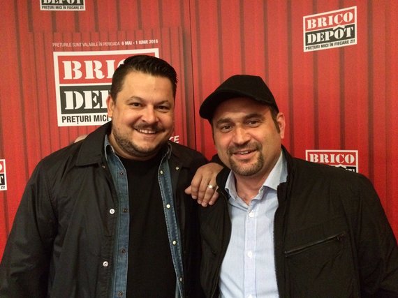 Bobonete şi Adrian Văncică, actorul care-l joacă pe „Celentano” în Las Fierbinţi, imaginea Brico Depot