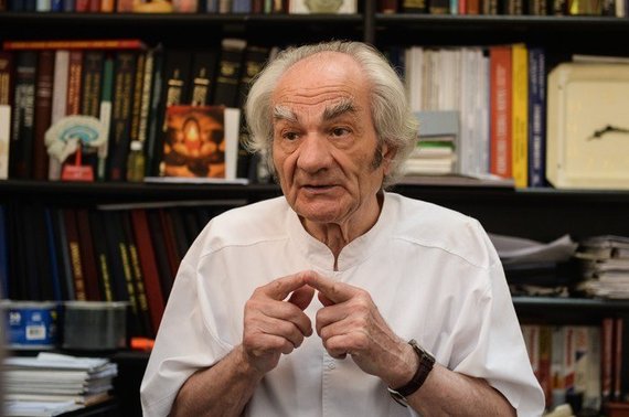 O poză cât 100.000 de share-uri: Cadrul cu neurochirurgul Leon Dănăilă, record pe Facebook