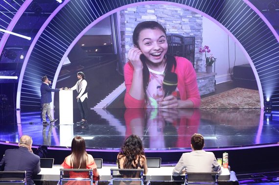 FOTO. Premieră la Românii au talent: Smiley şi Pavel Bartoş au trimis o concurentă direct în finală