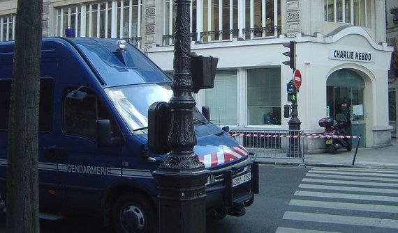 Anchetă în urma unor ameninţări pe Facebook şi e-mail la adresa revistei satirice Charlie Hebdo