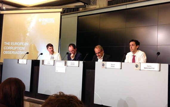 David Pegg, The Guardian: Internetul a făcut posibilă o anchetă de amploarea Panama Papers