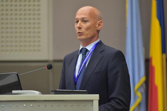 Viceguvernatorul BNR, reţinut pentru că ar fi luat un milion de euro pentru numirea lui Mihaiu în funcţia de guvernator al Deltei