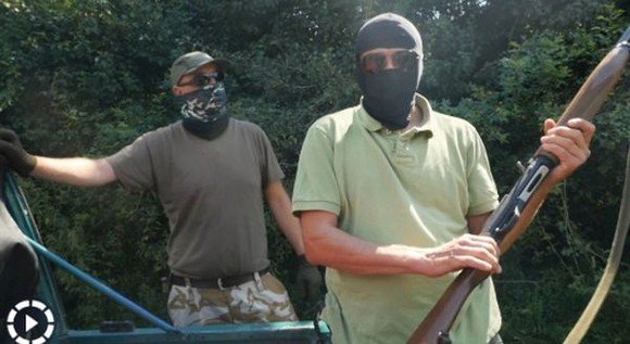 Cei trei „traficanţi de arme” din reportajul Sky News au fost arestaţi preventiv