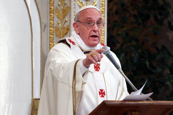 Papa Francisc: jurnalismul bazat pe bârfe şi zvonuri este terorism