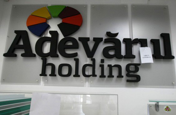 Regia lui Orlando Nicoară preia vânzările Adevărul cu tot cu oameni