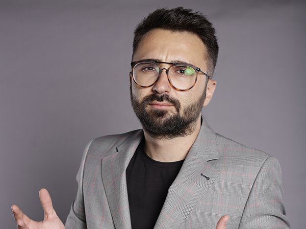 De la Antena 3, la postul public. Ionuţ Cristache va face principalul talk-show la TVR 1, la bătaie cu Gâdea