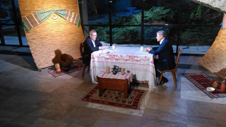 Reacţii la decizia TVR de a amâna interviul cu Cioloş. Gâdea: Dau eu interviul. Clarice Dinu: Cum să fii, frate, cenzurat, la Viaţa Satului?!