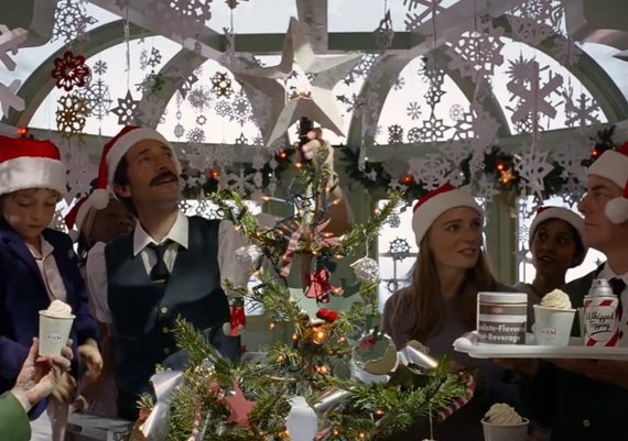 Reclame de Crăciun: Mesaj de la Huawei. Actor de Oscar la H&M. Mercedes, prin zăpadă. Audi, printre brazi