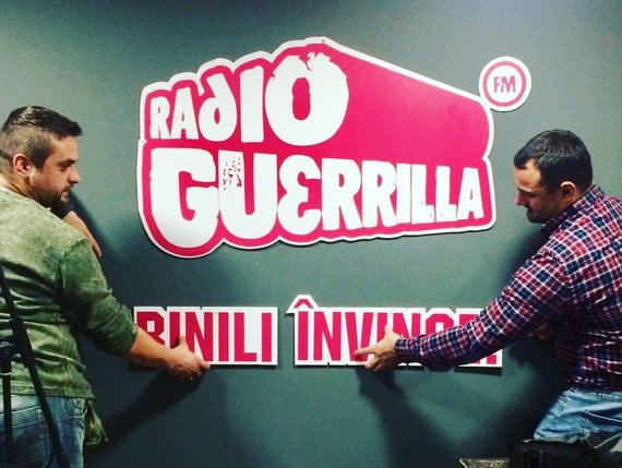 Radio Guerrilla, oficial cu noul sediu. Foto din mansardă şi lista completă a asociaţilor