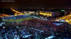 FOTO. Drapelul României din 70.000 de oameni, înconjurul lumii în imagini