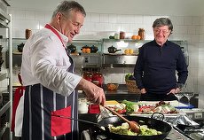 Mircea, fă-te că găteşti! Ion Caramitru, primul invitat al lui Mircea Dinescu în noul sezon
