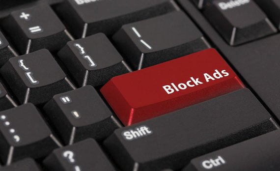AdBlock-ul la români. Blocăm reclamele mai mult pe desktop, mai puţin pe mobil
