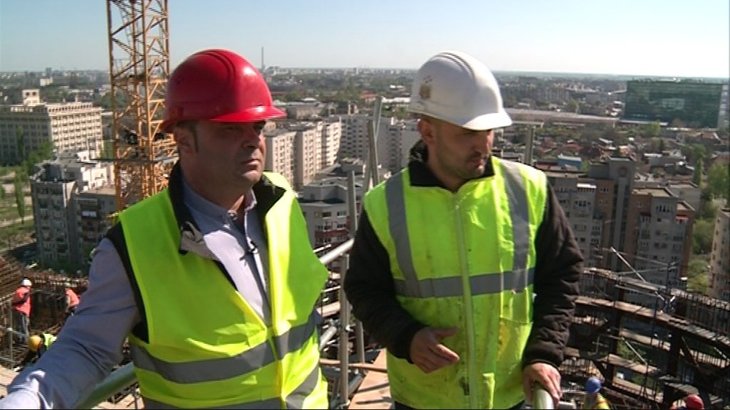 B1 de Paşte: Sus pe schelele Catedralei Neamului. Stadiul construcţiei. Plus un documentar despre Papa Francisc