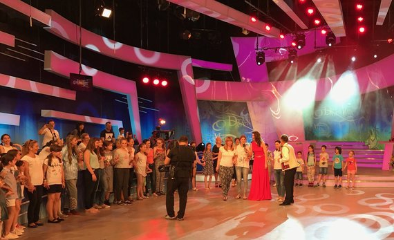 VIDEO. O dată-n viaţă, ediţie specială filmată cu uşile deschise. În platou: copiii care au vizitat TVR. Ce s-a întâmplat pe 1 iunie