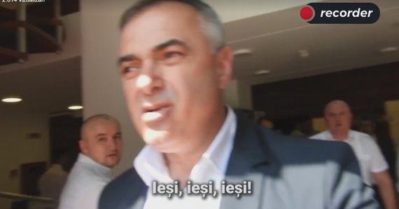 Presă în vremea Gabrielei Firea. Un reporter Recorder.ro, scos cu forţa de la bilanţul Gabrielei Firea la primărie