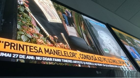 Înmormântarea Denisei Răducu, la TV. Televiziunile, ţinute la distanţă de către bodyguarzi